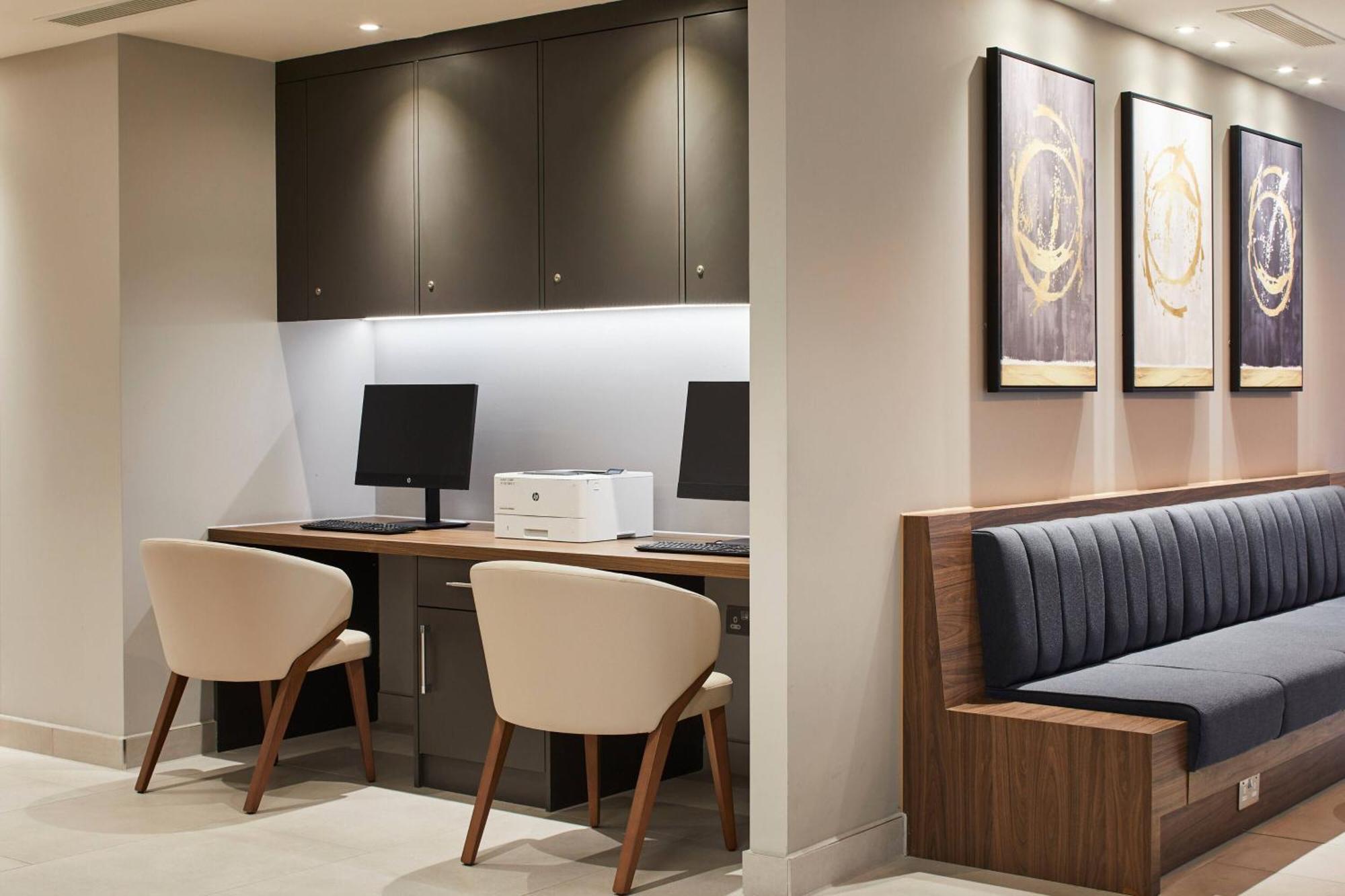 Courtyard By Marriott London Heathrow Airport Hotel Harlington  Kültér fotó