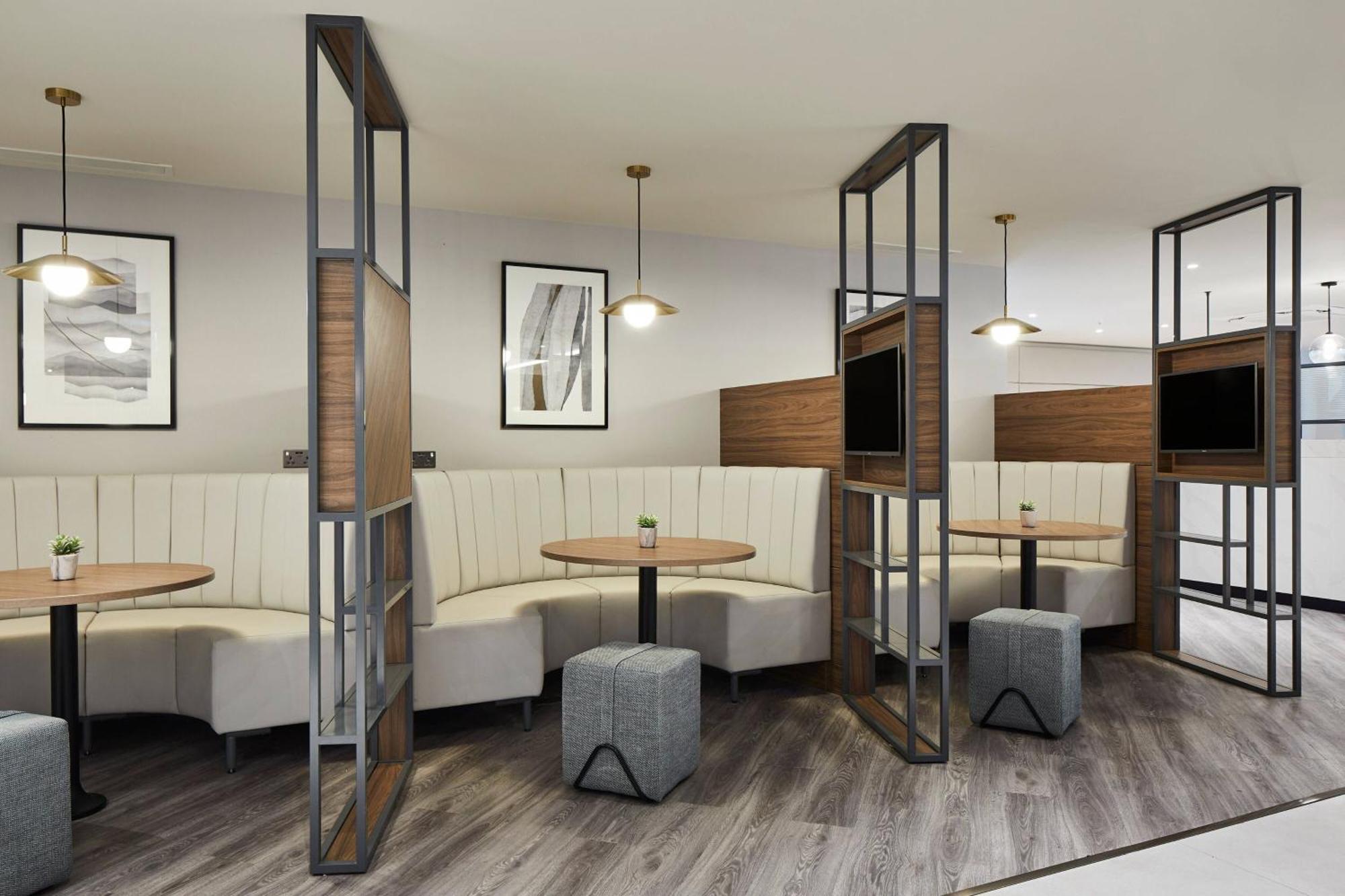 Courtyard By Marriott London Heathrow Airport Hotel Harlington  Kültér fotó