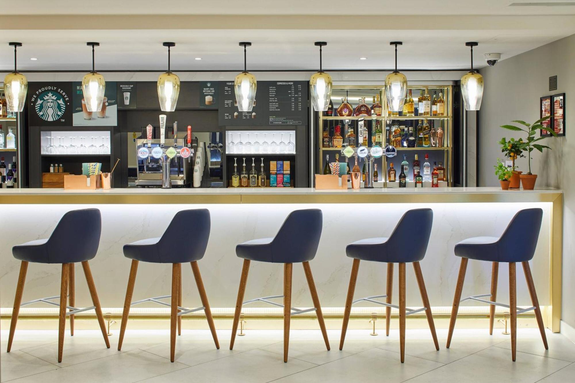 Courtyard By Marriott London Heathrow Airport Hotel Harlington  Kültér fotó