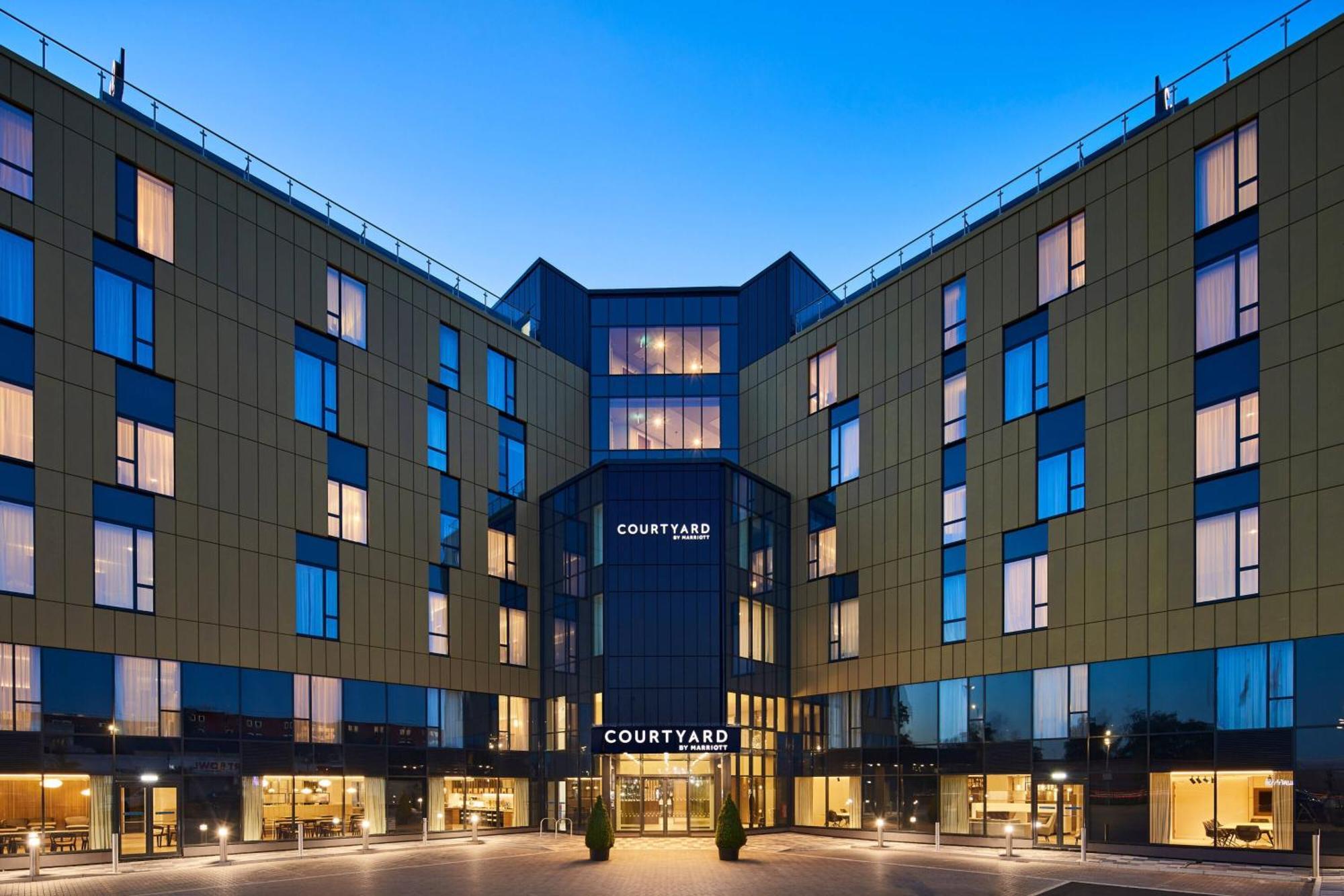 Courtyard By Marriott London Heathrow Airport Hotel Harlington  Kültér fotó